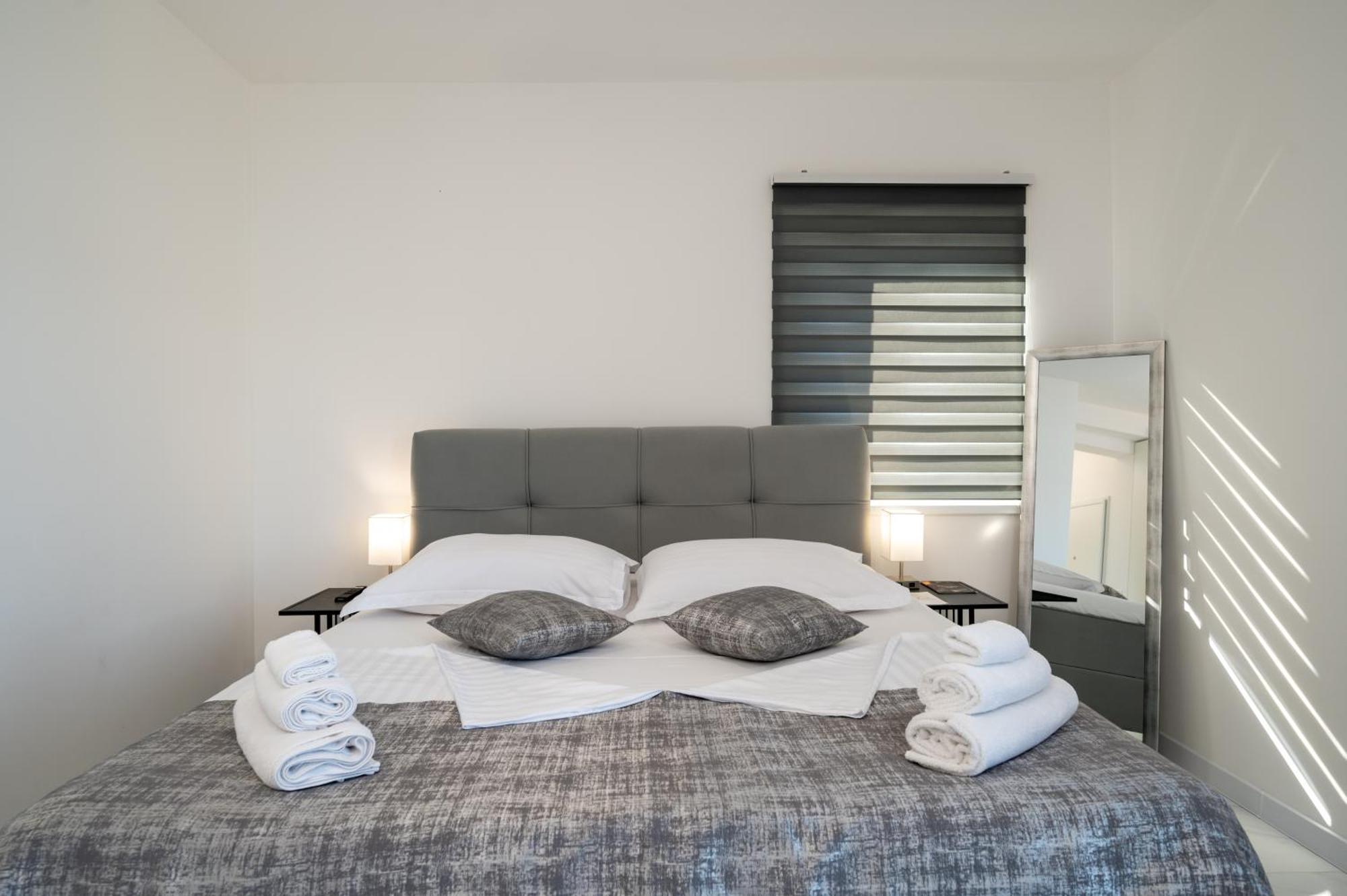 Apartments Filipo Трогир Экстерьер фото